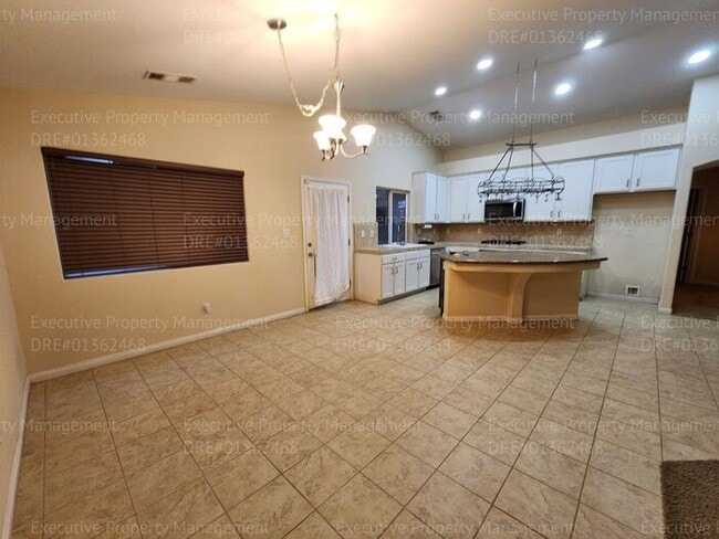 Building Photo - Spacious 4 bedroom 2 bathroom home located in the Ashton Falls community