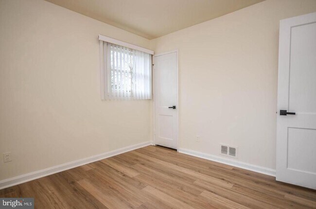 Building Photo - 4426 Hallet St