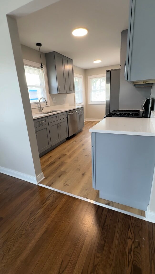 Building Photo - 31 Webb St