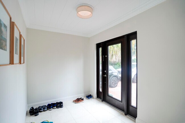 Building Photo - 216 32nd St