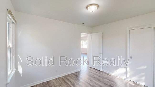 Building Photo - 1212 Janes Ln