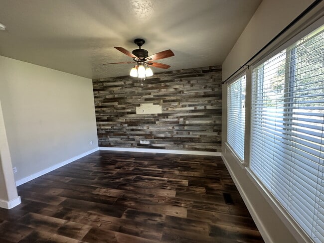 Building Photo - "Charming 4-Bed Home with Granite Accents & Hardwood Elegance in Meridian!"
