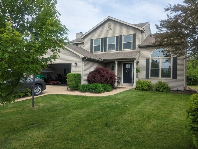 Primary Photo - 202 N Spruce Dr
