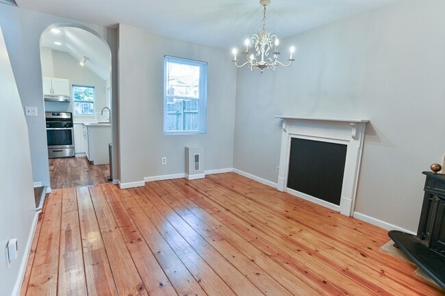 Building Photo - Adorable 2 Bedroom Single Family on Penn St