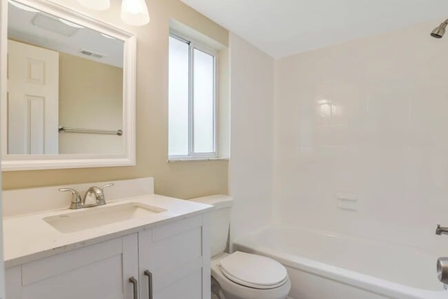 Building Photo - 4664 Donovan St