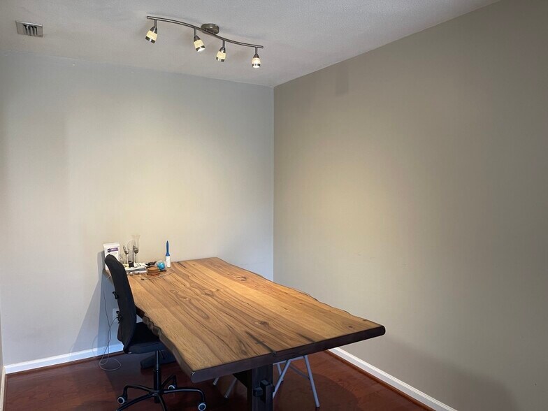 Building Photo - 20311 Beechwood Ter