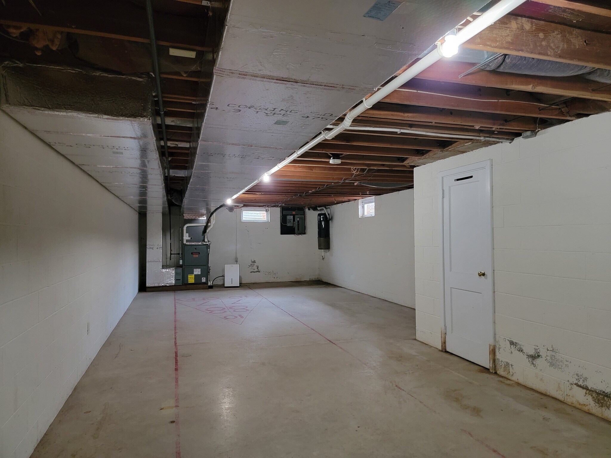 Building Photo - 502 W Newport Rd