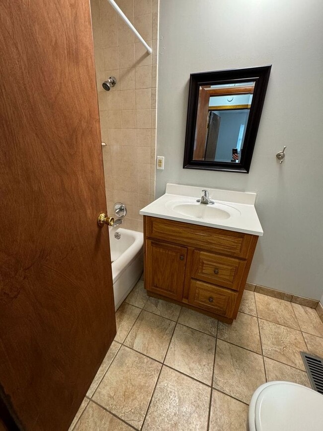 Building Photo - Perry Twp - 3 BR ranch