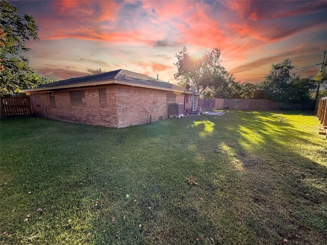 Building Photo - 2320 14th Ave N