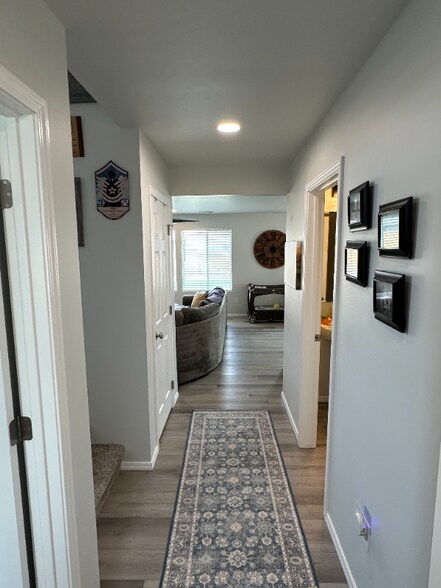 Building Photo - 1860 SW Sharpshinned Ave