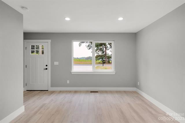 Building Photo - 387 Roper Dr