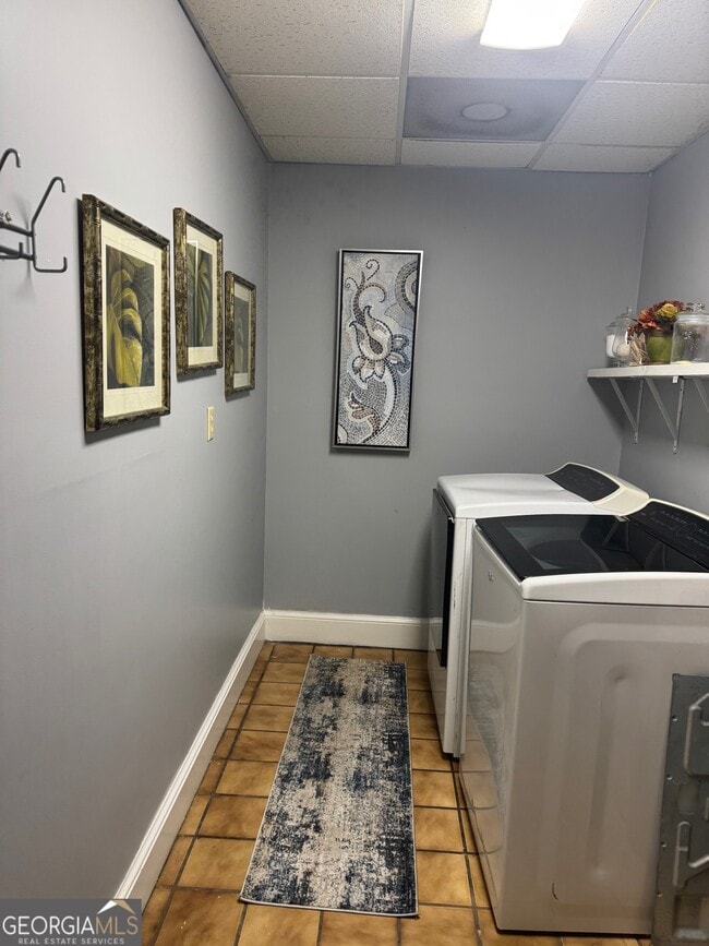 Building Photo - 2091 Emerald Dr