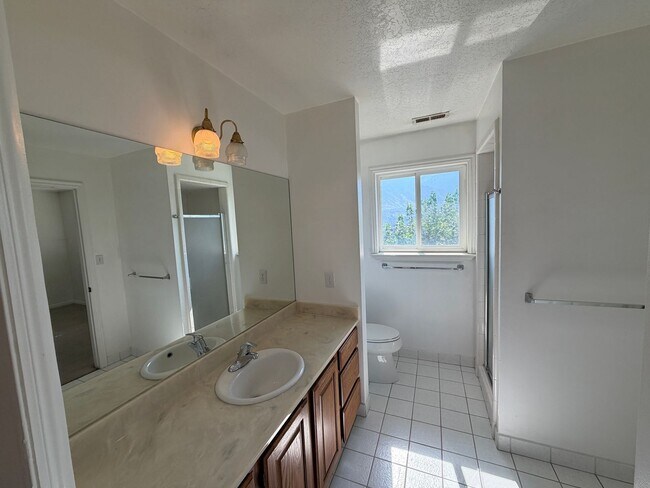 Building Photo - 479 S Palisade Dr