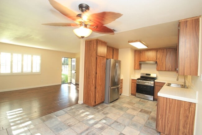 Building Photo - Charming 3-Bed, 2-Bath Single-Story Condo ...