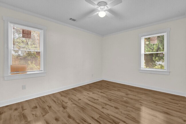 Building Photo - Recently Renovated Brick Home Located Minutes away from Memphis International Airport!