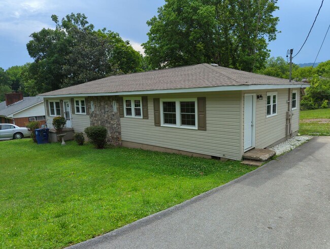 Building Photo - 3415 Hartford Dr