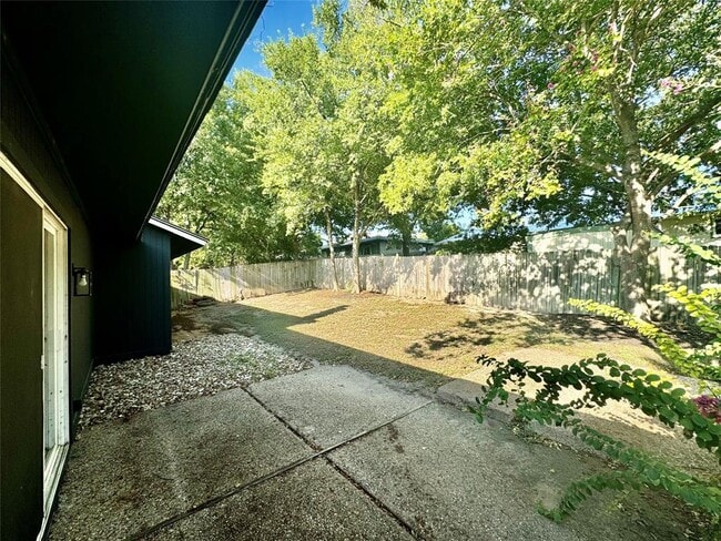 Building Photo - 9506 Stonebridge Dr