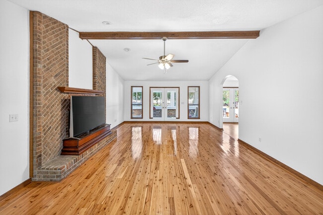 Building Photo - 1140 Troon Dr E