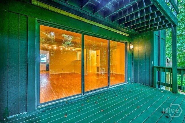 Building Photo - 108 Fernbanks Ct