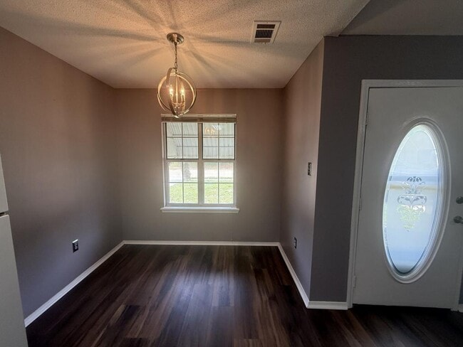 Building Photo - 1745 James Buchanan Dr