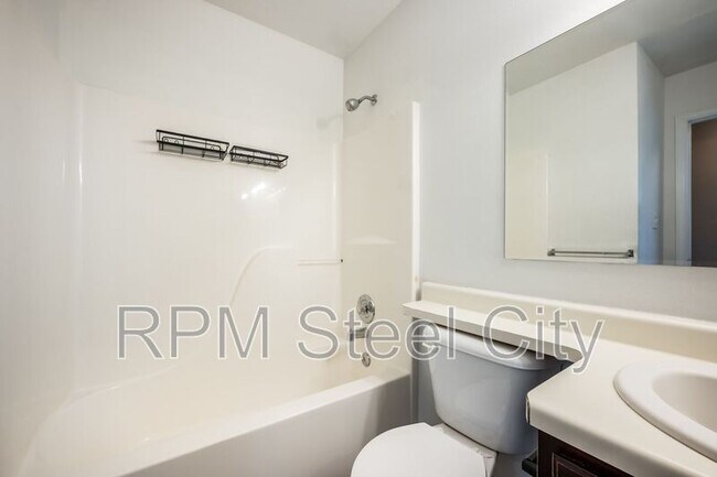 Building Photo - 4645 Ridge Dr