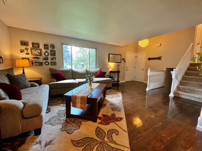 Building Photo - Remodeled 4 Bedroom 2 Bathroom Home in Fort Collins!