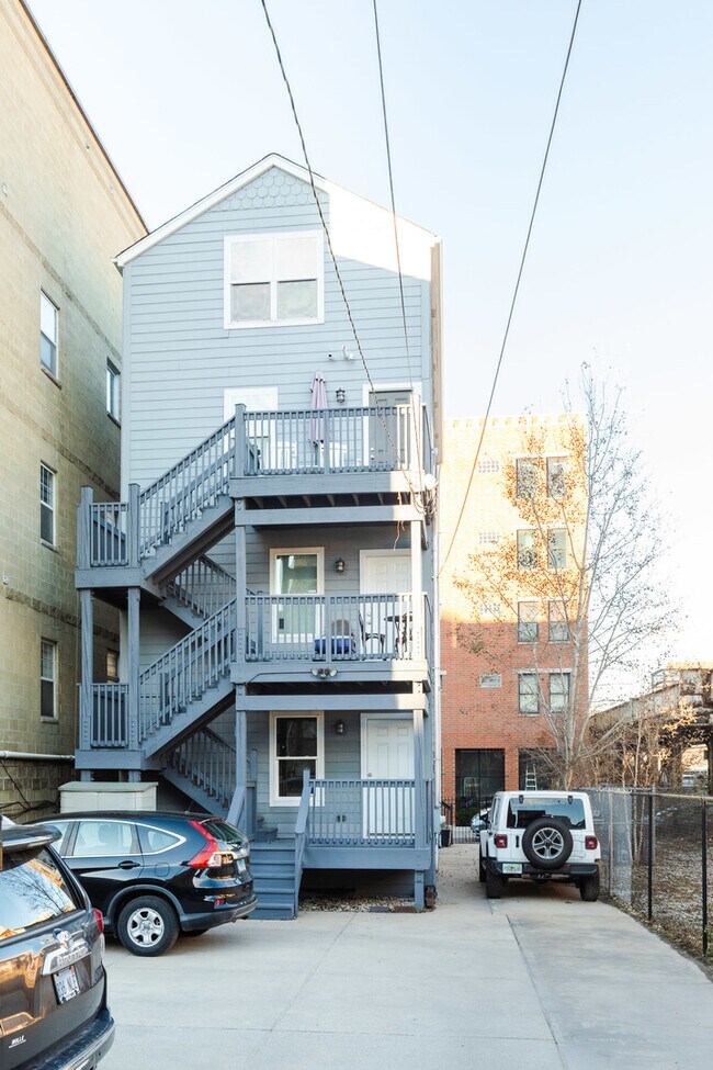 Building Photo - 321 W Schiller St