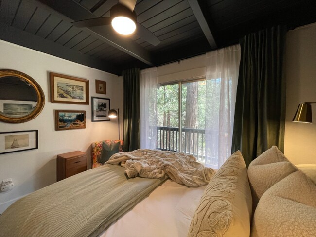 Building Photo - 863 Deer Trail