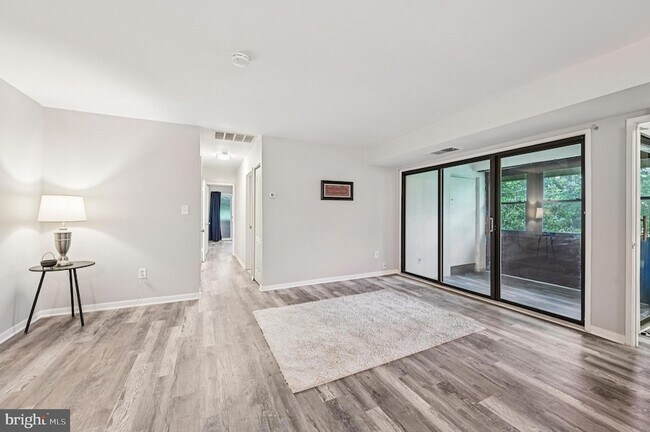 Building Photo - 9633 White Acre Rd