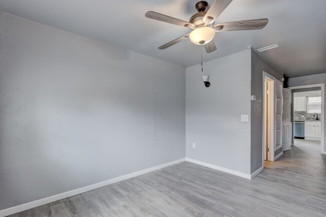 Building Photo - This Cute and Cozy 4 Bed, 2 Bath Home is Available now!!