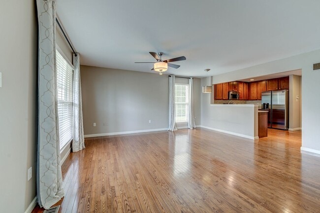 Building Photo - Gorgeous Updated 3 Bed 2.5 Bath Home w/2 C...