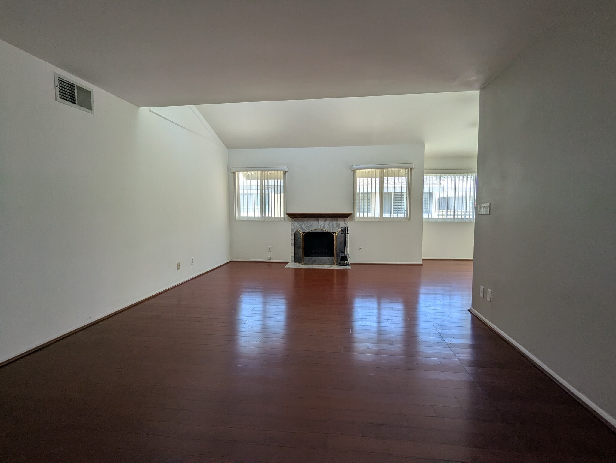 Building Photo - 22133 Burbank Blvd