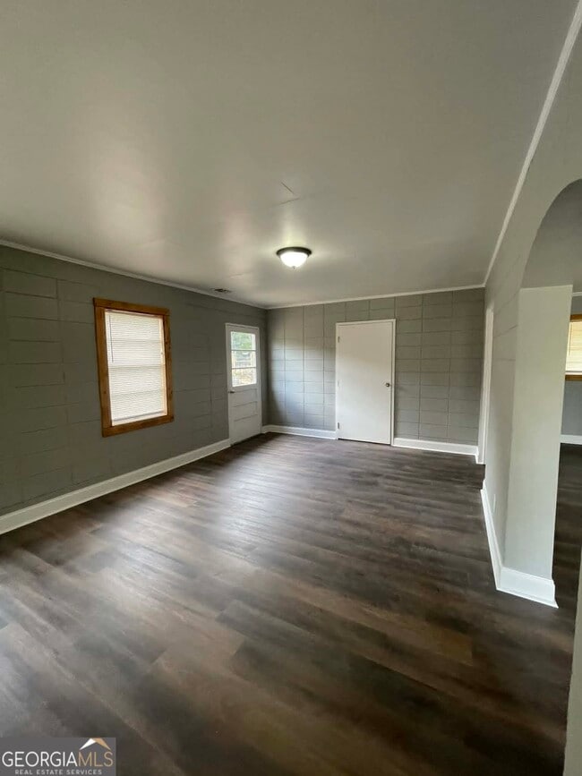 Building Photo - 113 Lakeview Dr
