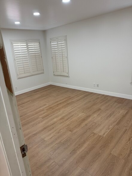 Building Photo - 520 Richmond Ave