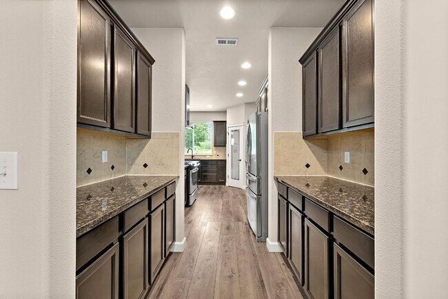 Building Photo - 15592 Chad Dr SE