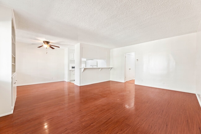 Building Photo - 10535 Lindley Avenue