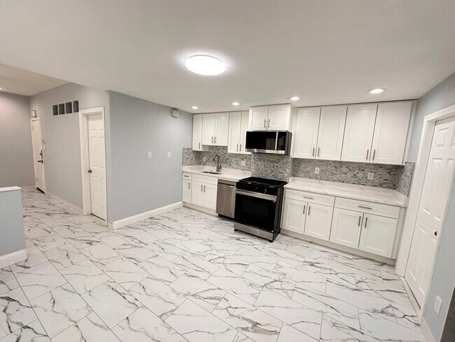 Building Photo - 218 Princeton St