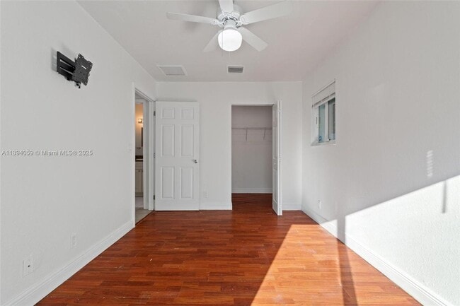 Building Photo - 6035 SW 40th Ct