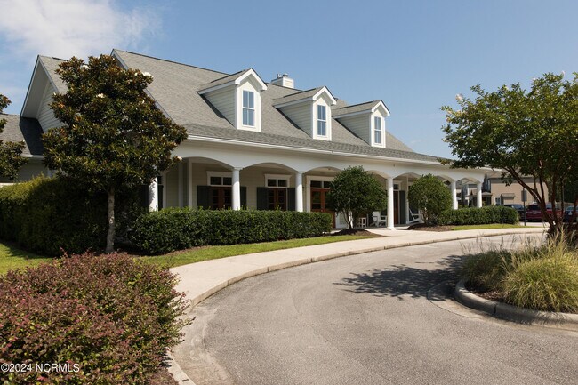 Building Photo - 3121 Lobelia Ln