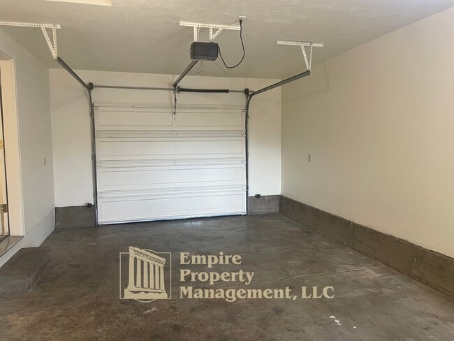 Building Photo - 3806 Dove Ln