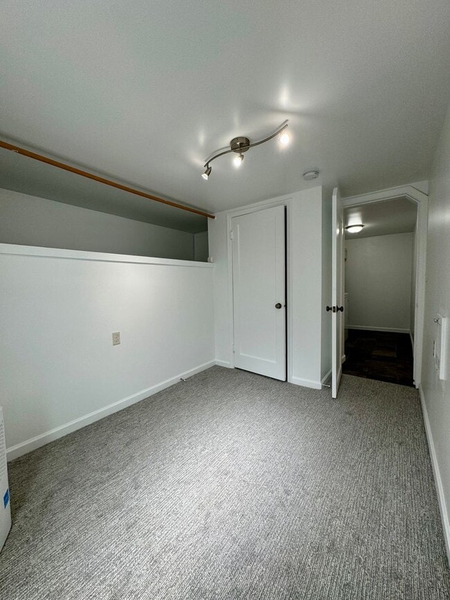 Building Photo - FAIRYTALE OF 1819 LLC QUEEN ANNE