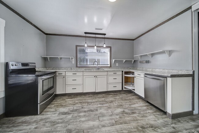 Building Photo - Wonderful Cottage Home in Gastonia!