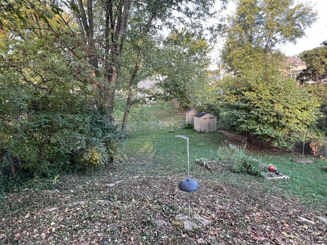 Building Photo - Updated 3+ Bedroom Brick Bungalow in Brentwood!