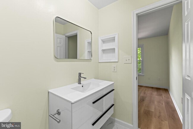 Building Photo - 2615 Chivalry Ct