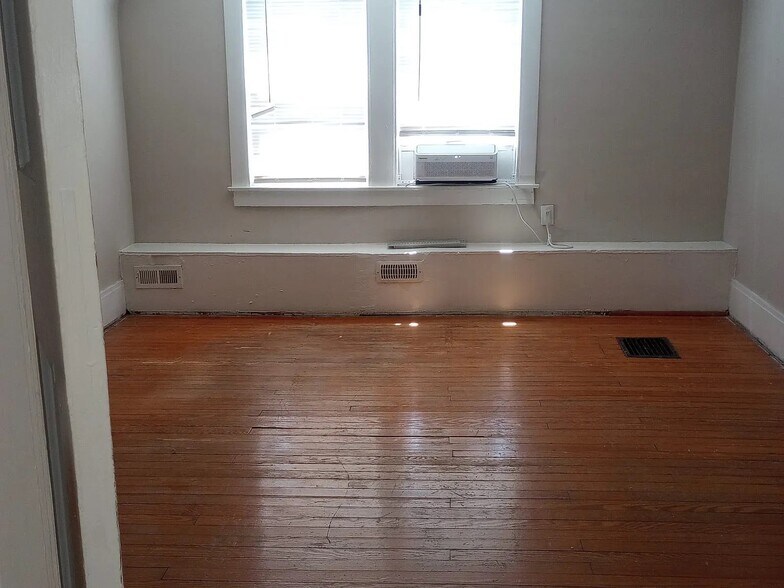 Building Photo - 816 Westover Ave