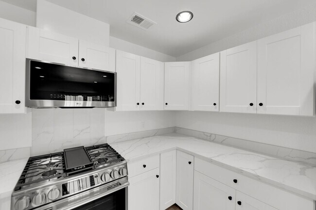 Building Photo - 3100 Chadford Pl