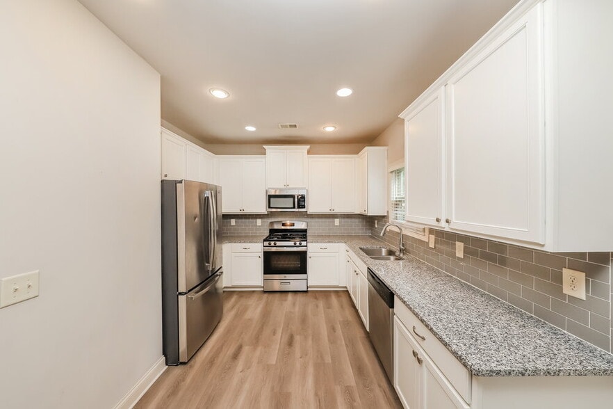 Building Photo - 89 Greatwood Ln