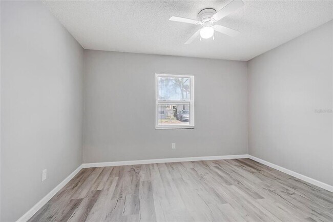 Building Photo - 106 Lake Villa Way