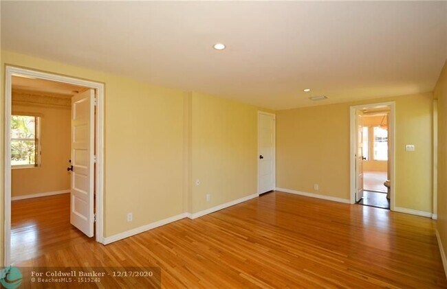 Building Photo - 447 Coral Way