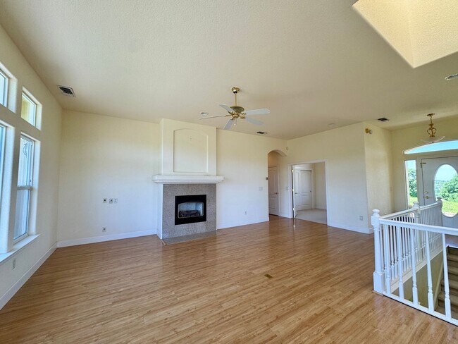 Building Photo - 6255 Peacock Way